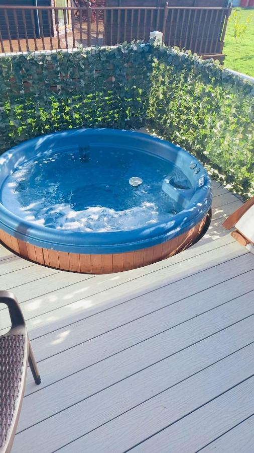 Saffron Lodge With Hot Tub مالتون المظهر الخارجي الصورة